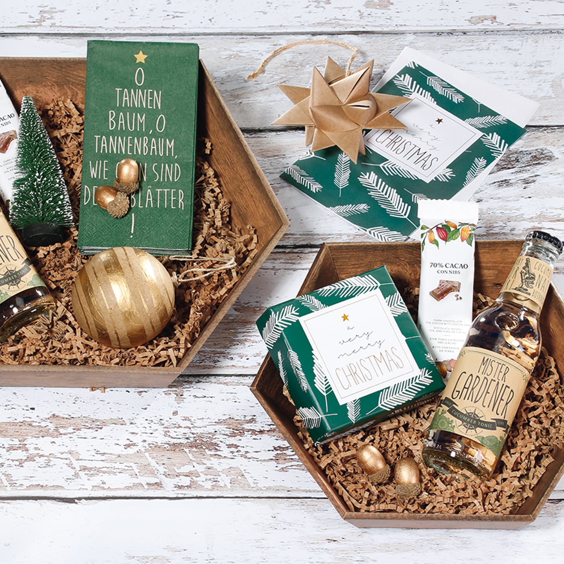Präsentkörbe Vintage mit Weihnachtsdekoration