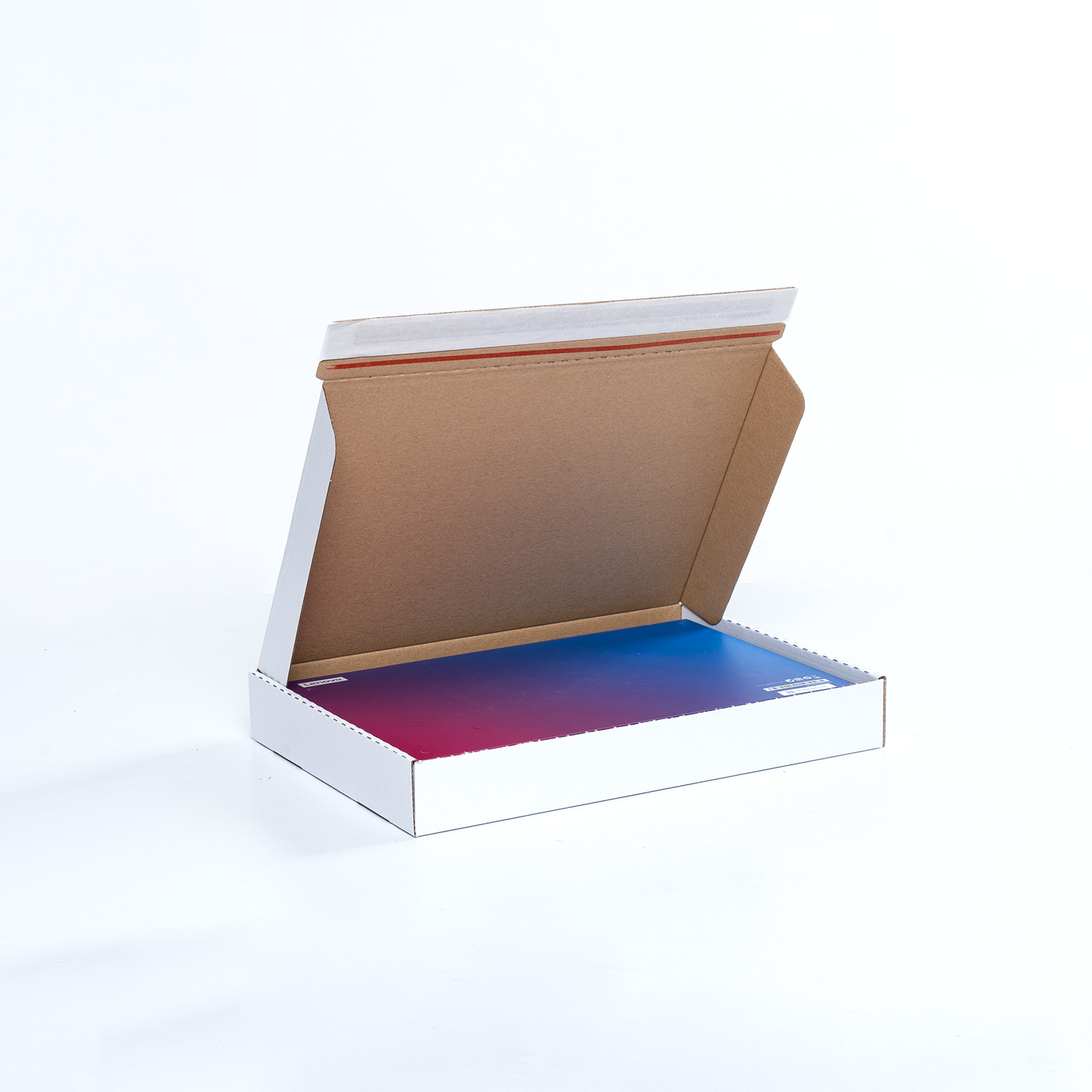 Versandschachtel Weiss Maxibrief 350x250x50mm halb geöffnet mit Inhalt